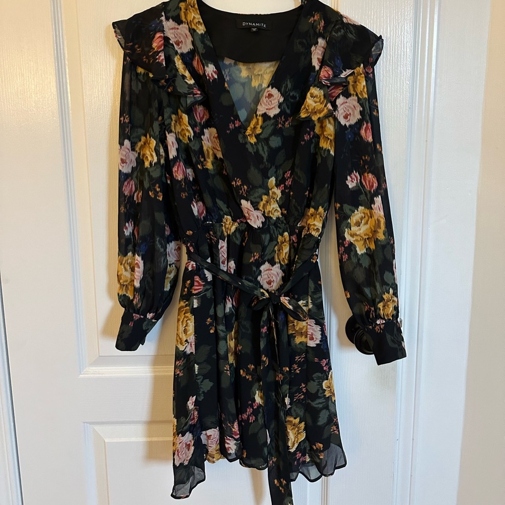 Dynamite flower dress NWOT